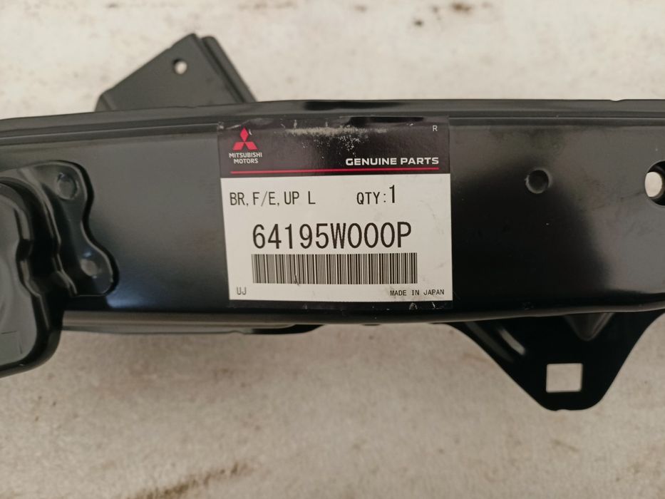 Mitsubishi Eclipse Cross Lift FL 21-24 lewy wspornik okluar lampy pasa