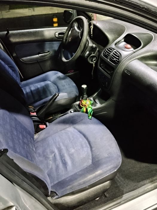 Peugeot  cinzento 206