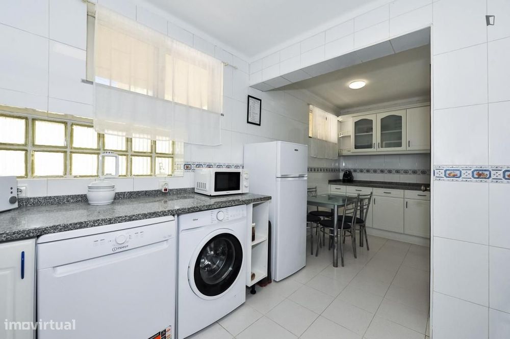 Quarto - localizado em Setubal