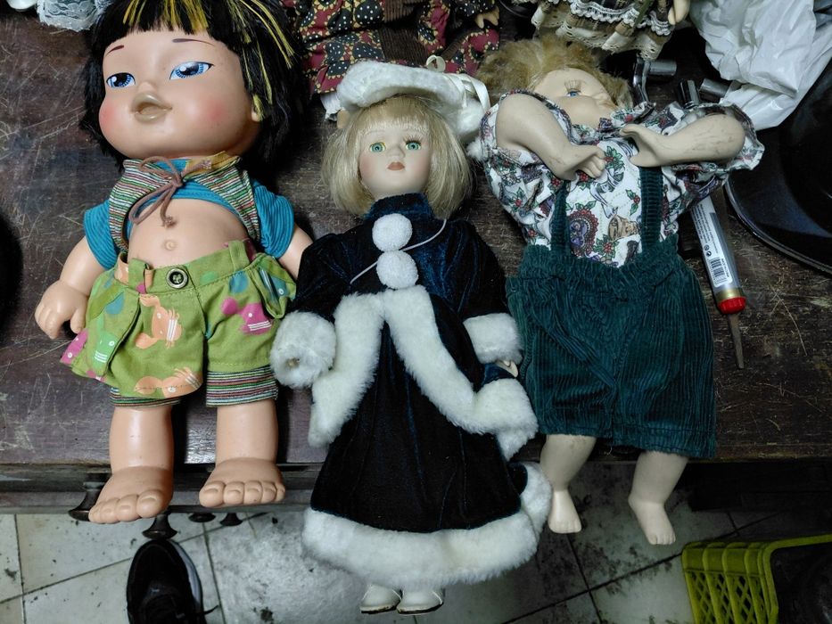 Vendo conjunto de bonecas antigas de porcelana em bom estado