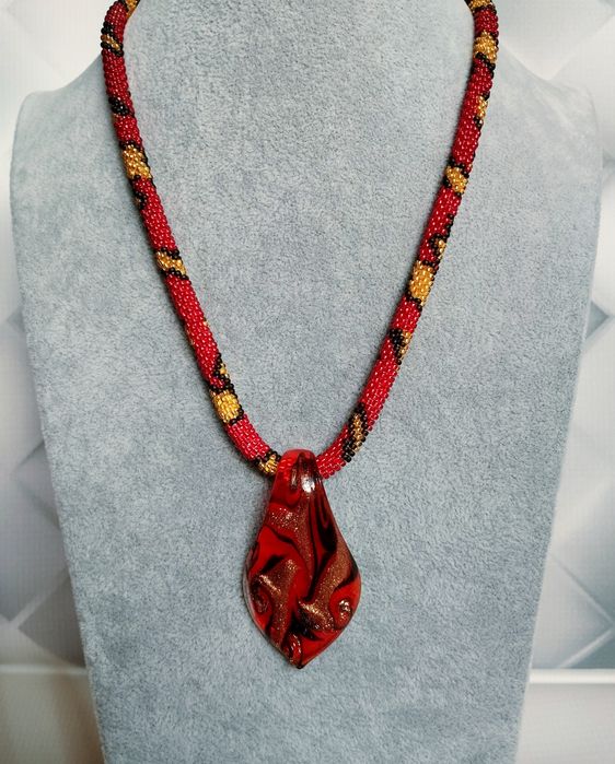 Naszyjnik z zawieszką