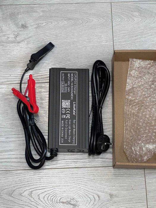 Зарядні пристрої LiFePo4 20А 14.6В  SJT-300E / Liitokala (видають 20А)