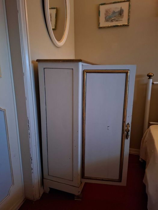 Móvel / Estante / Roupeiro Lacado Estilo Luis XVI