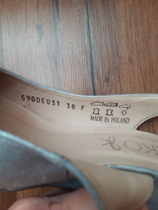 Eleganckie buty na koturnie