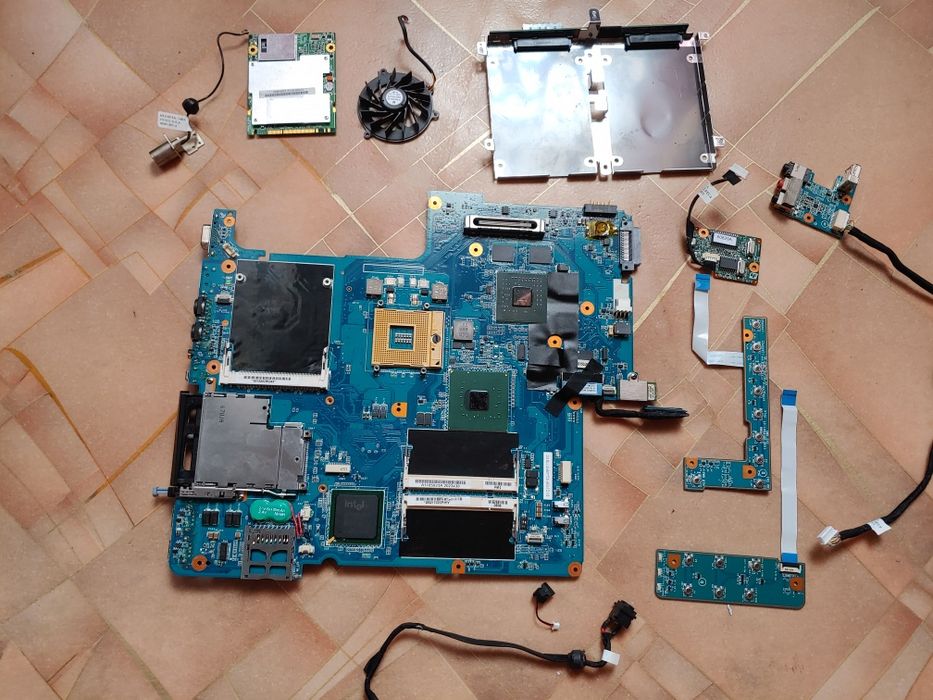 Продам рабочую материнскую плату к ноутбуку Sony Vaio VGN-AR21MR