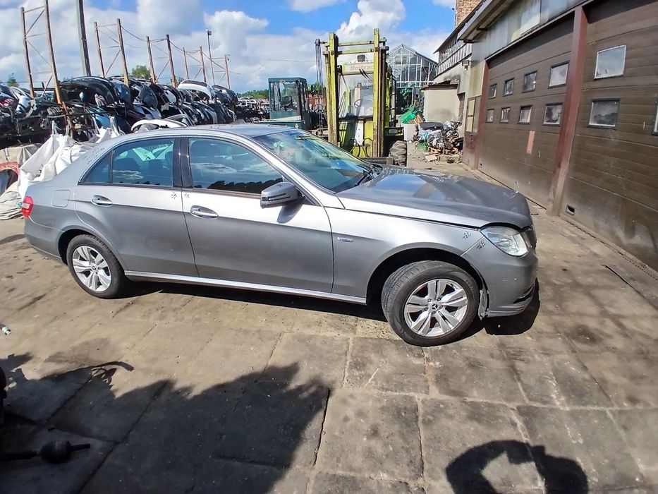 Mercedes E-Kl W212 2.2 CDI  Lakier 792 Maska drzwi zderzak błotnik  klapa  felgi zawieszenie