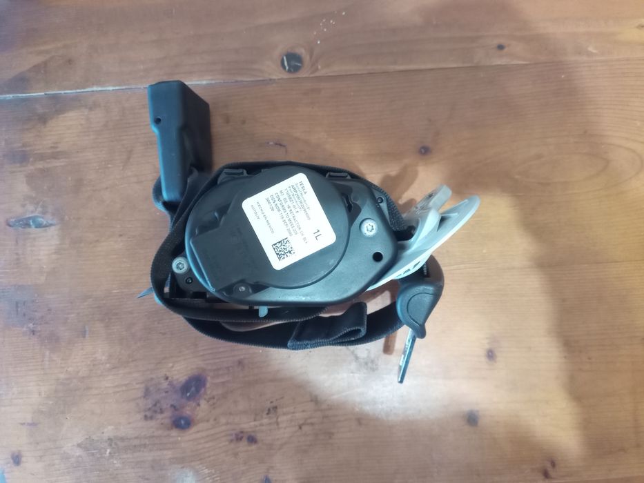 Ремінь, пасок безпеки водія tesla model 3