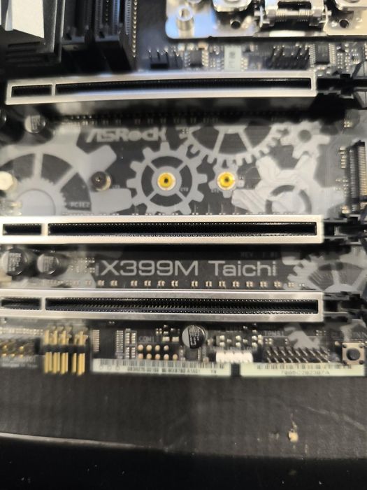 ASRock X399M Taichi TR4 Threadripper X399 micro-ATX + akcesoria