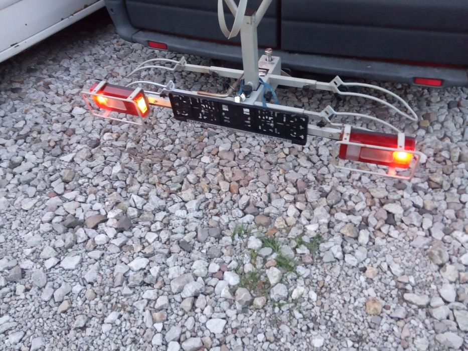 Uchylany bagażnik EUFAB na dwa rowery