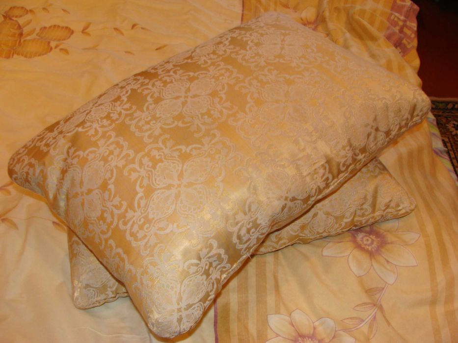 Подушки для дивана размером 53х35 см, чехол съёмный.,2 шт.,новые