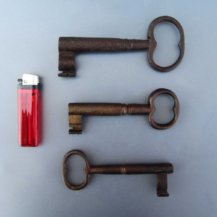 Conjunto de 3 CHAVES DE ADEGA Antigas