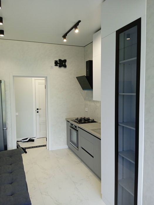 Фарбування малярні роботи монтаж молдинга ,багета ,шпалер.