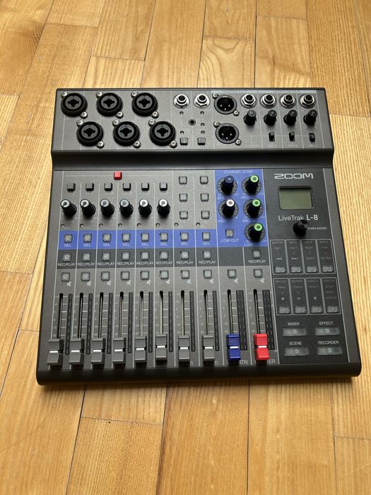 Mikser Zoom LiveTrack L-8