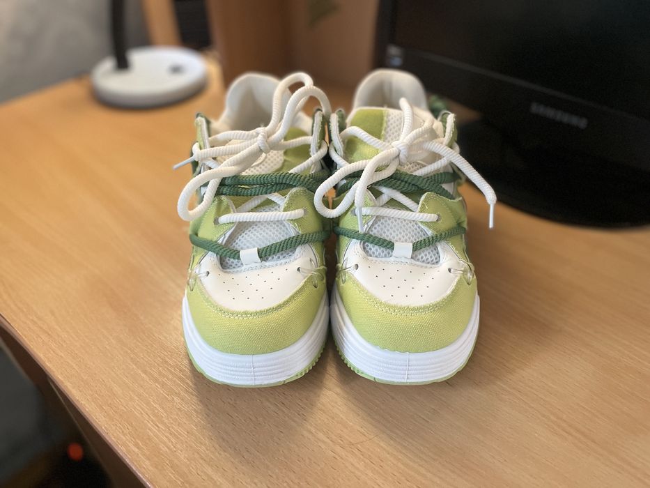 Зелені жіночі кросівки