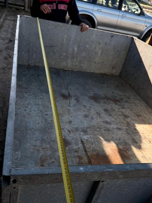 Reboque-Atrelado- Medidas 1.12 ) comprimento  medida 1.50 largura.