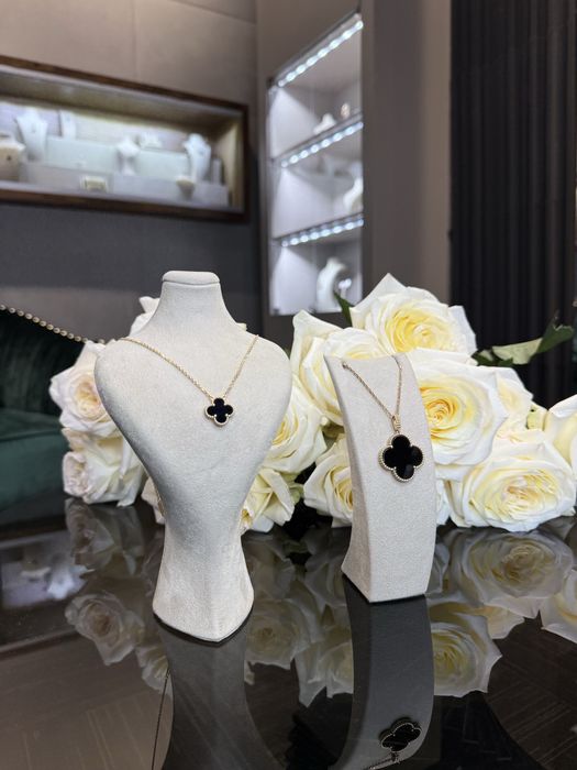 Van Cleef & Arpels Alhambra — Підвіски