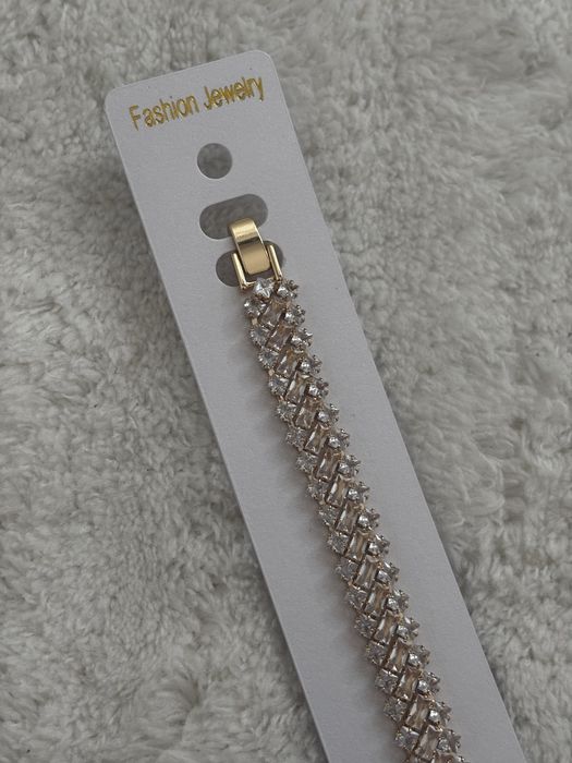 sztuczna biżuteria nowa bransoletka z cyrkoniami błyszcząca na bal