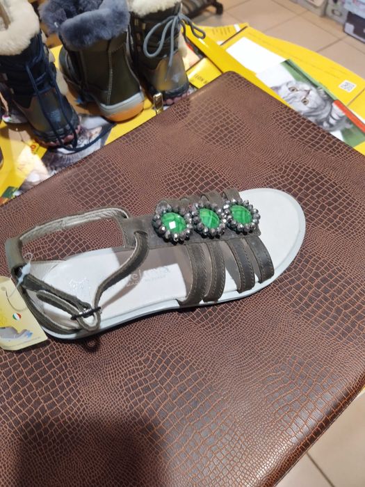 Зимові чоботи на дівчинку.