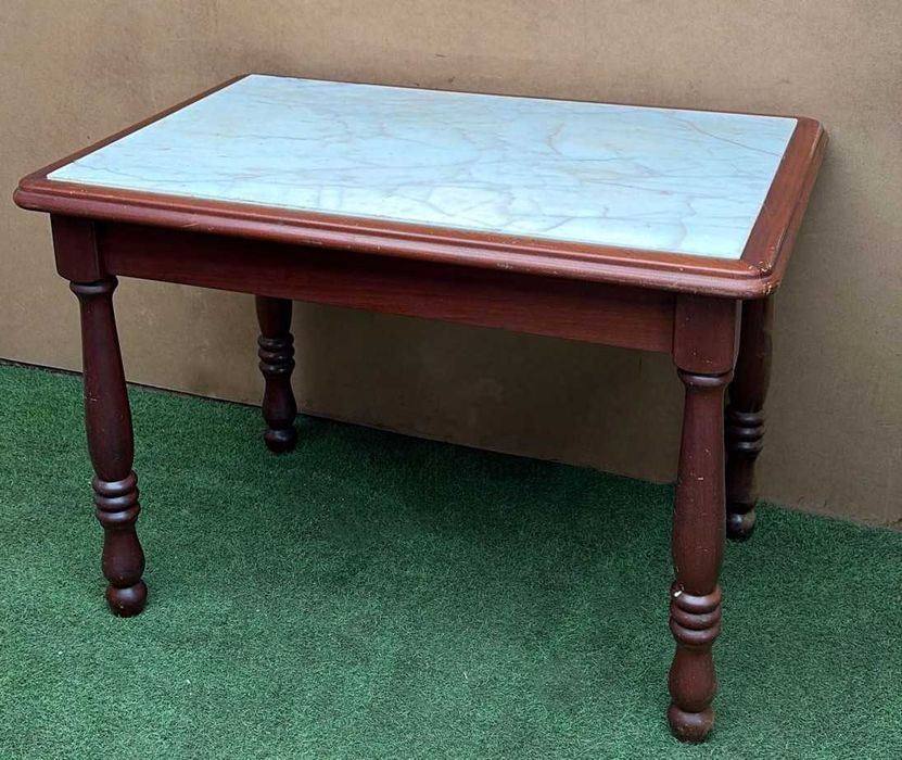 Mesa de cozinha antiga (Anos 70) Medidas Altura 77X74X110 cm