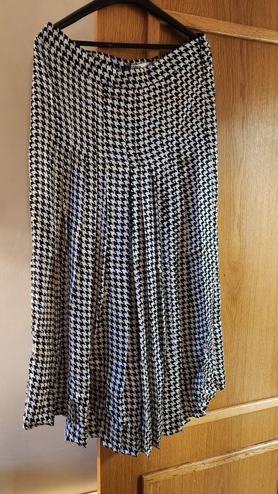 Saia Zara - Nova sem uso