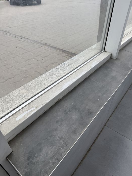 Миття вікон, віконних рам