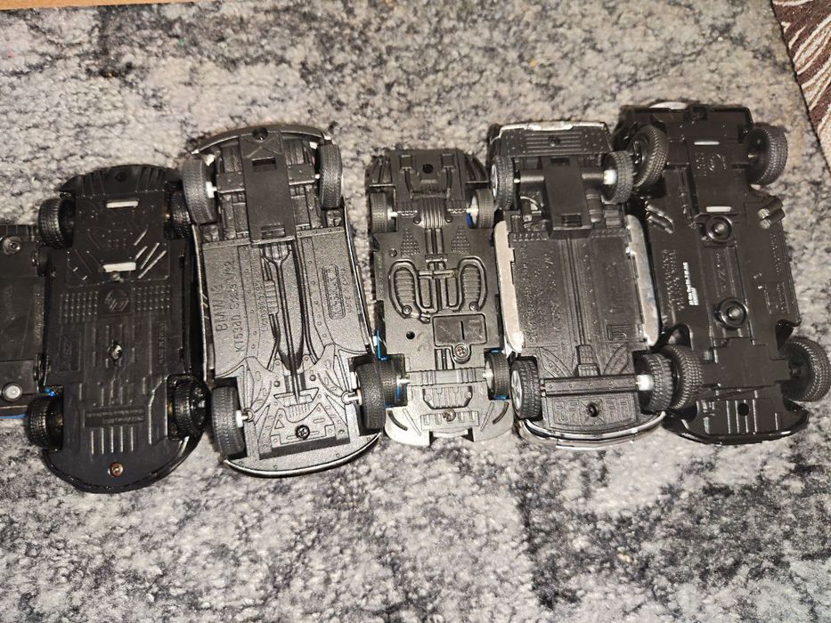 Продам набор машинок коллекционные и хотвилс!