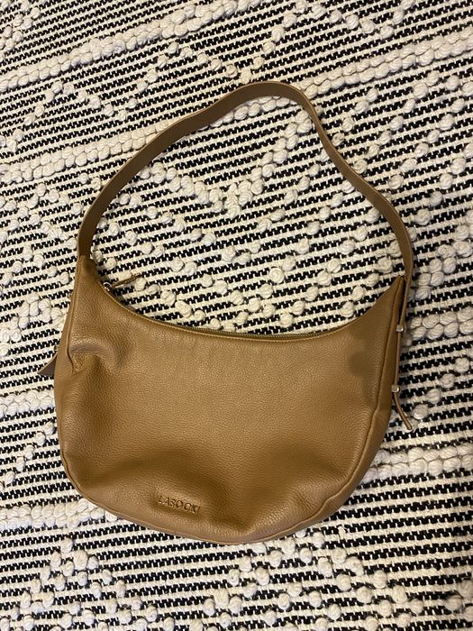 Torebka croissant bag rogal lasocki listonoszka skórzana karmelowa
