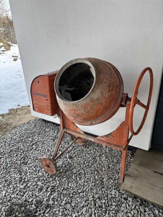 Betoniarka 140 litrów metalowy wieniec