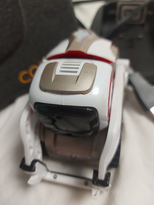 Cozmo Anki robot uszkodzony