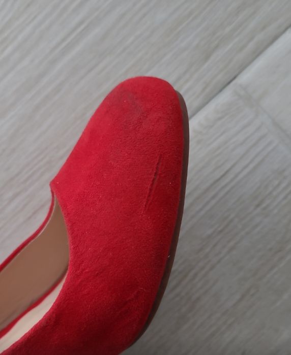 Czerwone buty czółenka szpilki na niskim obcasie zamsz 37