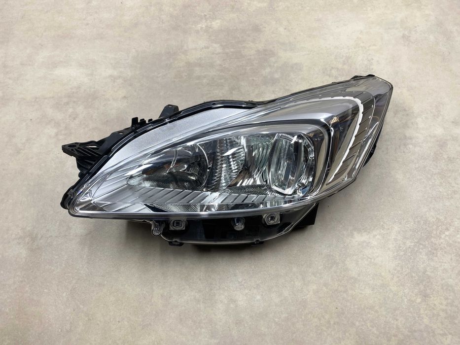Передні фари Peugeot 508