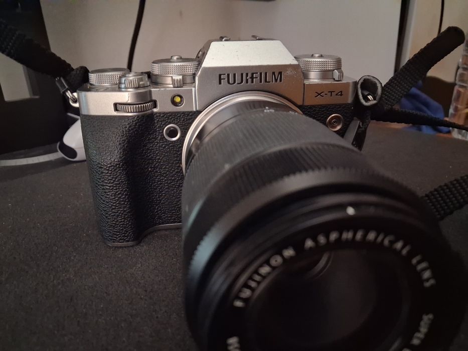 Fujifilm X-T4 Body  +  Fujinon ebc xc 50-230mm