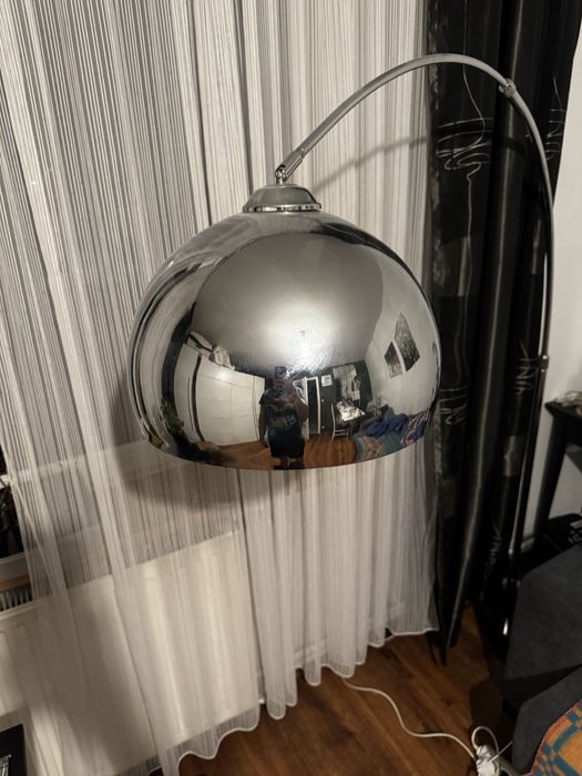 Podłogowa lampa chromowana