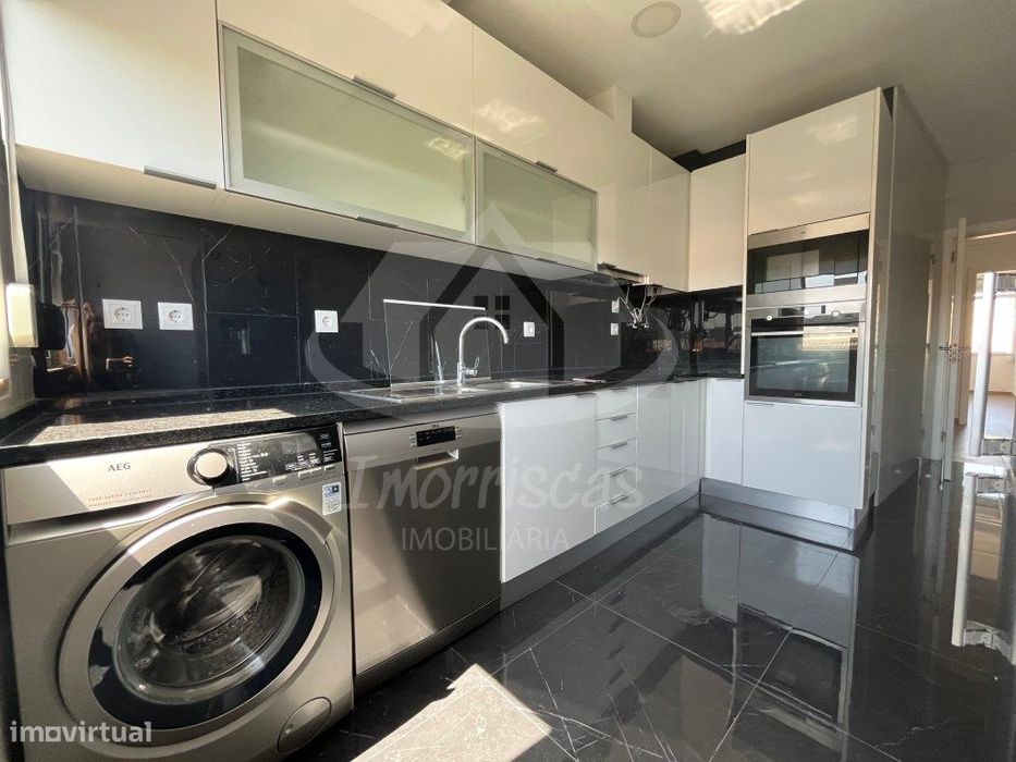 Apartamento T2 totalmente remodelado, localizado em Vialonga