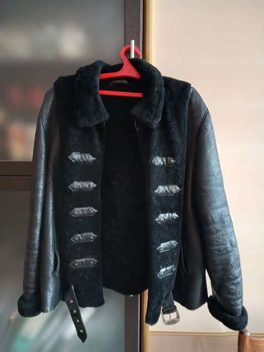 Куртка шкіряна на натуральній цегейці.