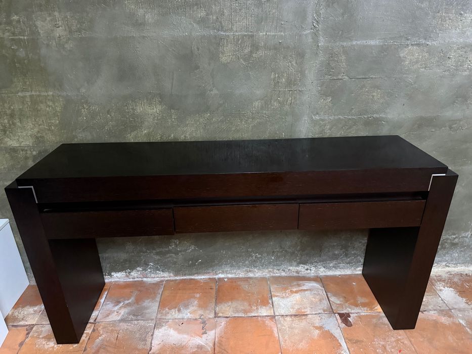 Móvel de apoio castanho