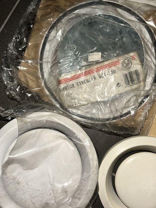Lote de Material de Ventilação Soler & Palau (S&P) Novo