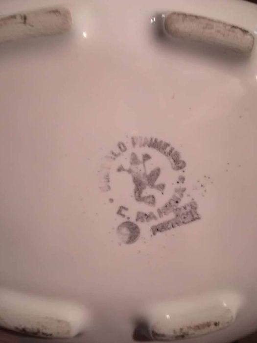 Loiça antiga: Sacavém, Vista Alegre, Poeiras