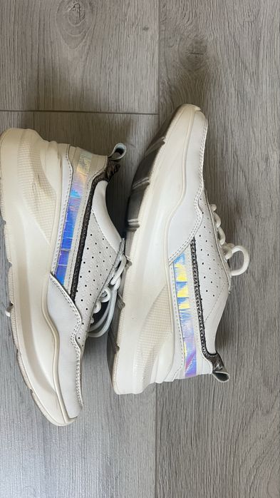 Кросівки жіночі шкіряні