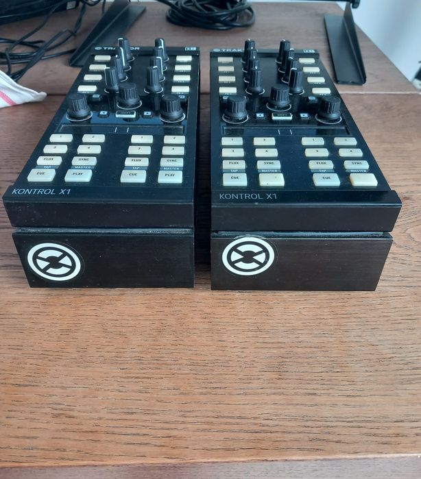 Traktor Kontrol X1 + stand