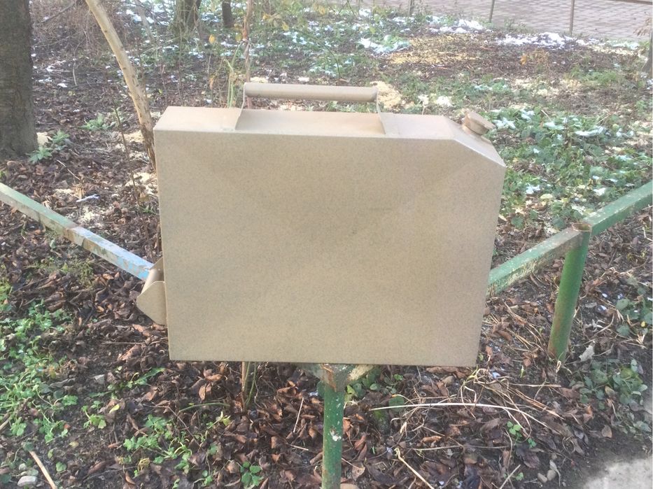 Каністра металева