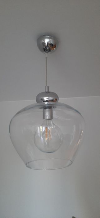 Lampa wisząca. Grube szkło. Metal. Odwrócony kielich.