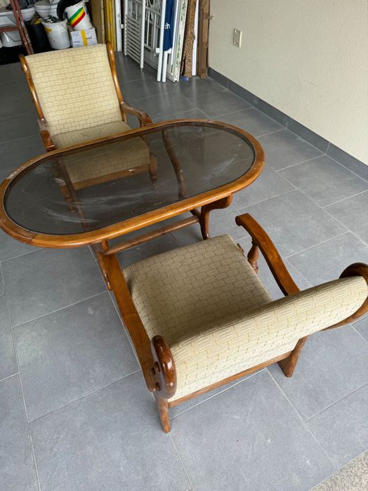 Mesa centro com 4 poltronas