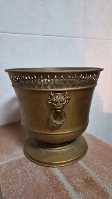 Vaso decorativo em latão