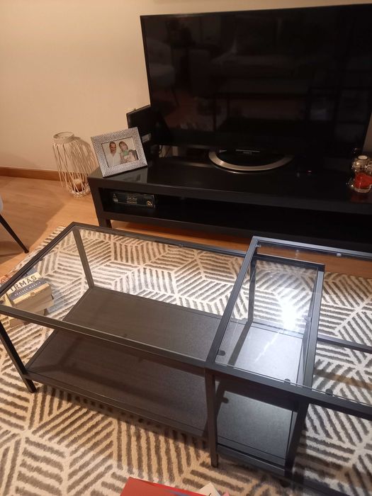 Mesa de centro/sala de estar, com um mês