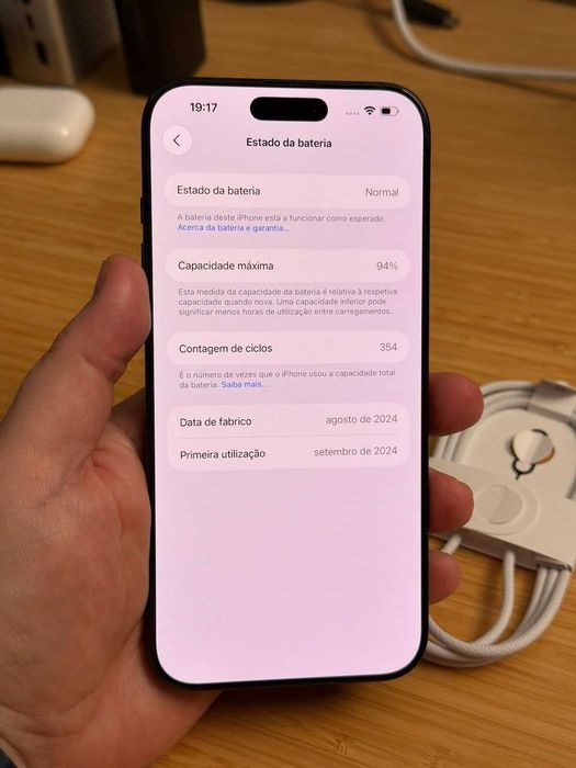 iPhone 16 Pro Max titânio preto, 256GB, bateria a 94%, com AppleCare+
