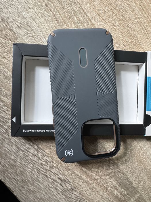 Etui Speck Presidio 2 Grip – iPhone 15 Pro (Stan Idealny)
