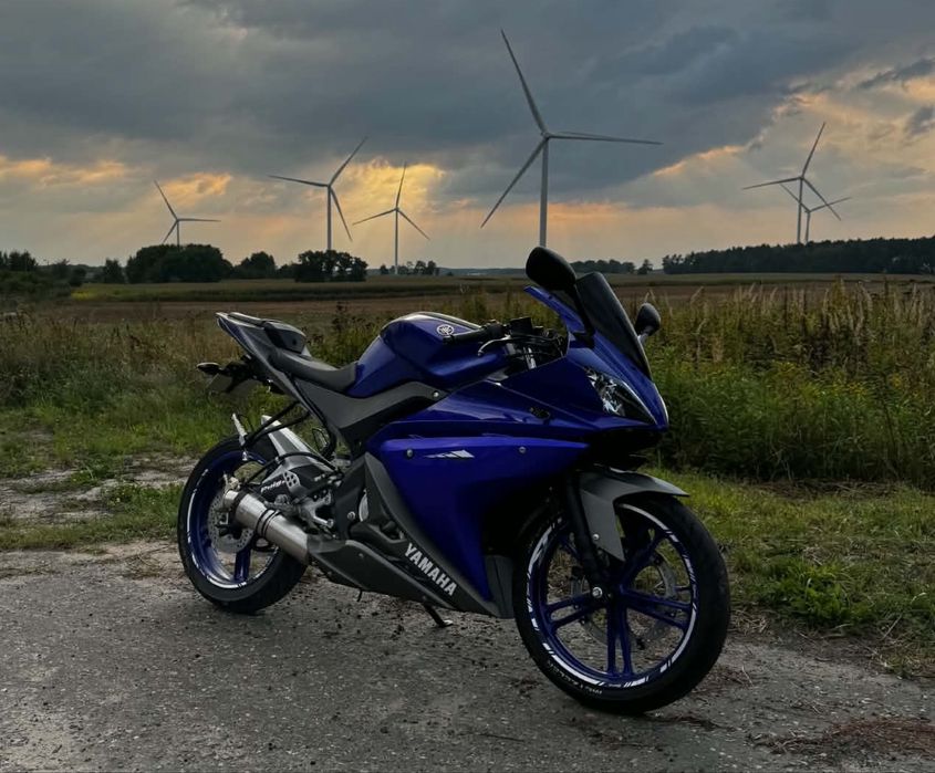 Motocykl YAMAHA YZF-R125