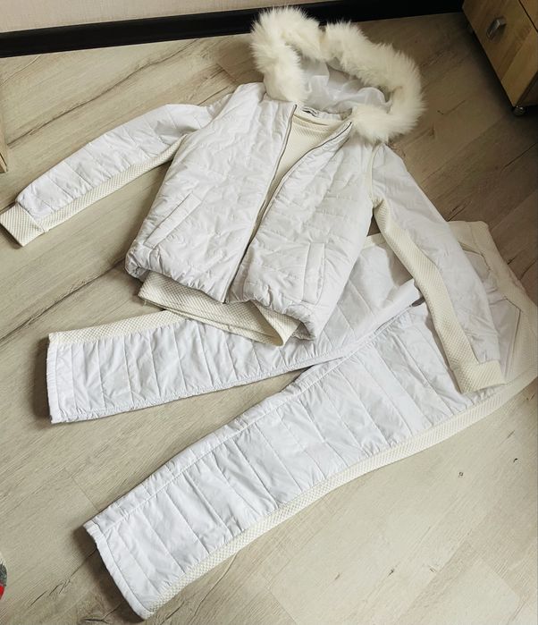 Белый прогулочный спортивный костюм тройка жилет, штаны, кофта