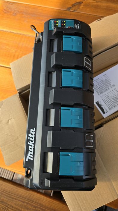 Makita Ładowarką DC18SF